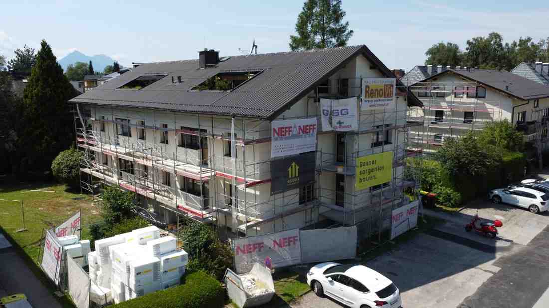 Großsanierung eines Mehrparteienhauses in Salzburg mit Fassadensanierung und Baugerüst