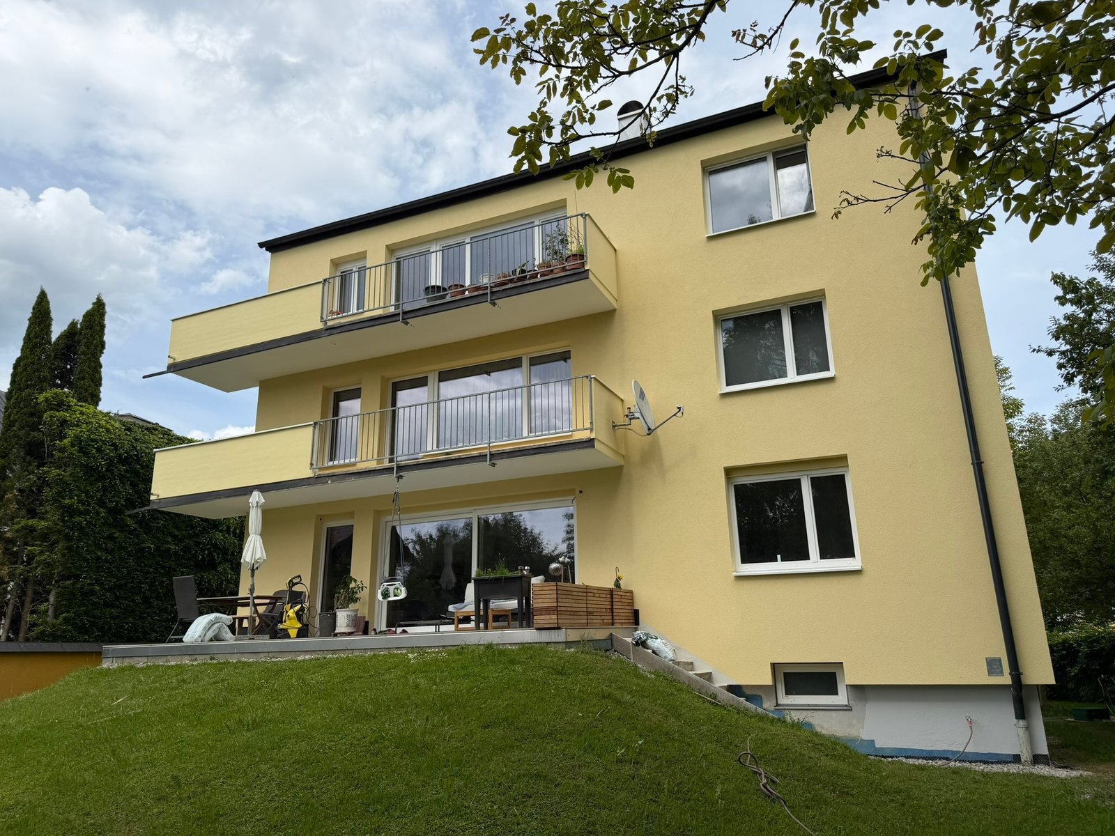 Mehrfamilienhaus mit Balkonen, Terrasse und Garten in Salzburg – Wohnung vom Bauträger kaufen
